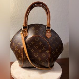 Louis Vuitton vintage 90’s 
Ellipse monogram Shoulder Bag
